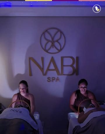 Sala de head spa com duas clientes em atendimento